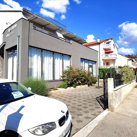 Apartments Ella Шибеник Экстерьер фото