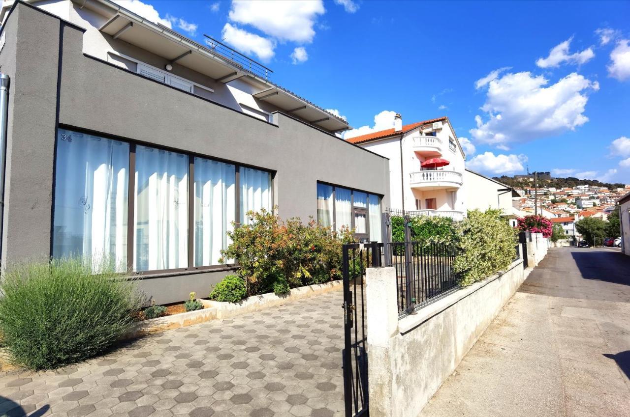 Apartments Ella Шибеник Экстерьер фото