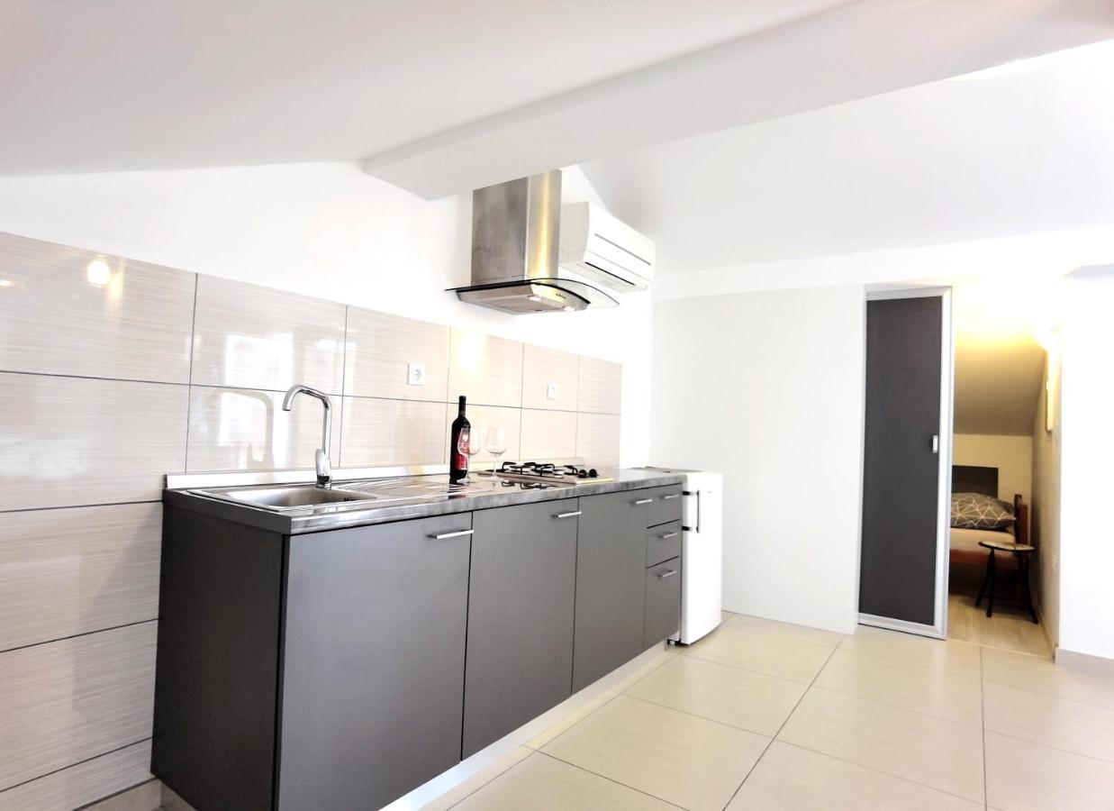 Apartments Ella Шибеник Экстерьер фото