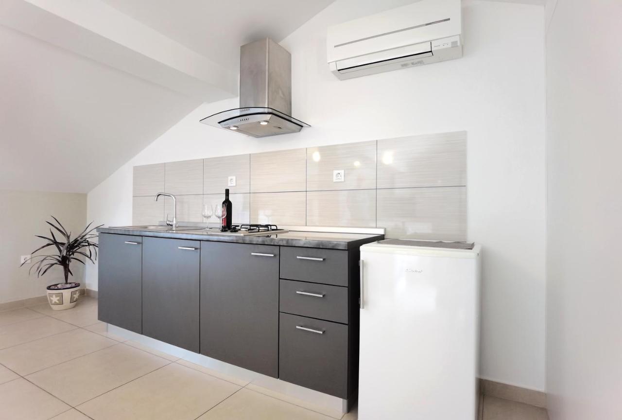 Apartments Ella Шибеник Экстерьер фото