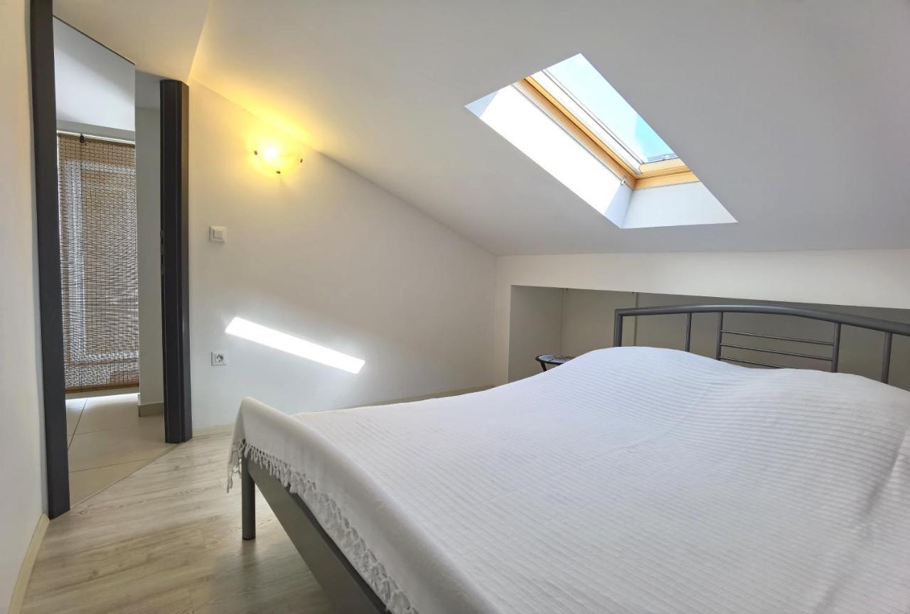 Apartments Ella Шибеник Экстерьер фото