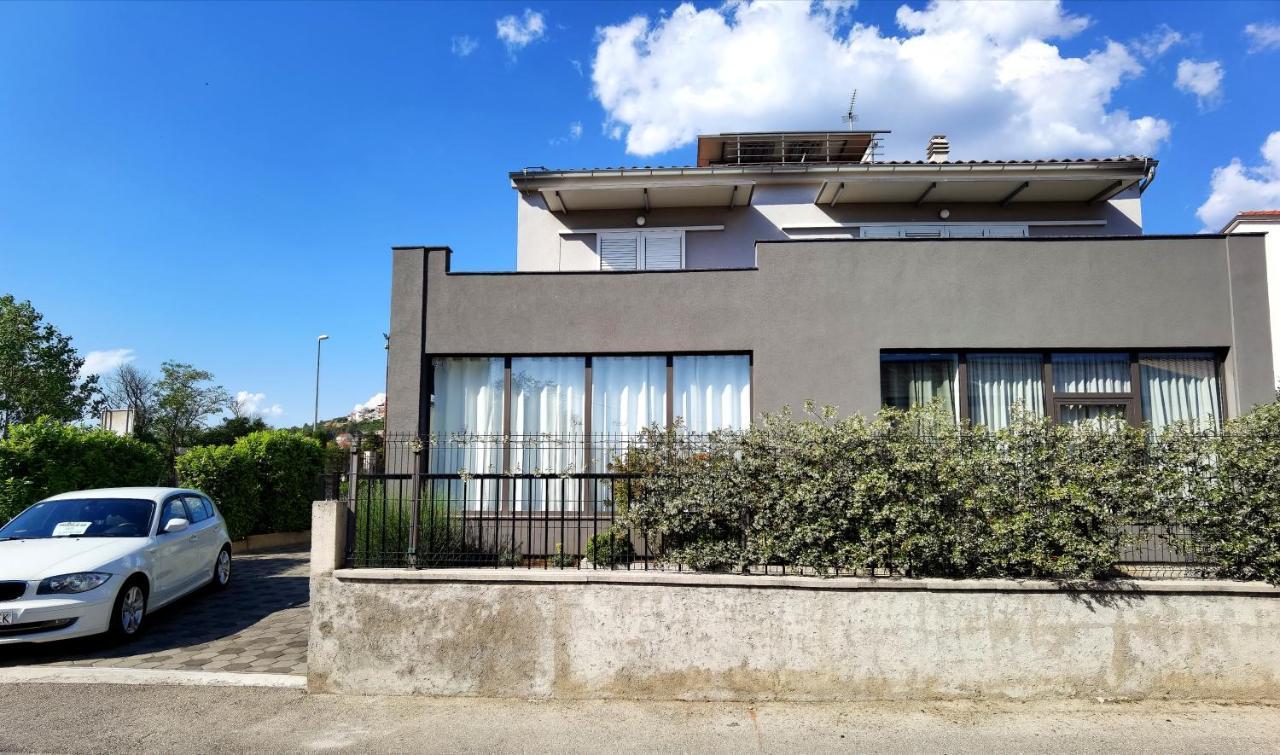 Apartments Ella Шибеник Экстерьер фото
