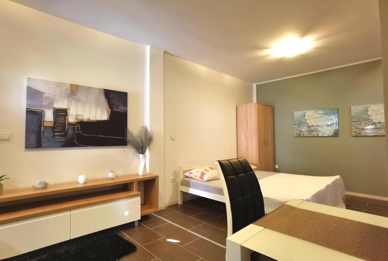 Apartments Ella Шибеник Экстерьер фото