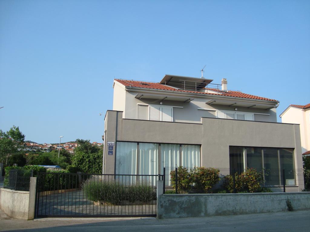 Apartments Ella Шибеник Экстерьер фото